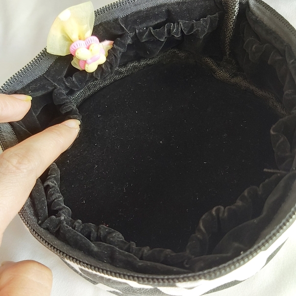 Travel jewellery case round with top handle - Picture 5 of 5